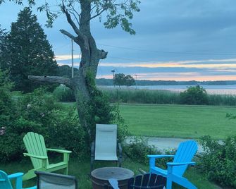 Ocean View, Free Beach Pass. Short Drive To Multiple Beaches And Water Park! - Fairhaven - Patio