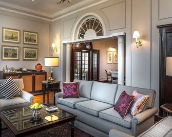 The Strand, Yangon - Rangun - Hol