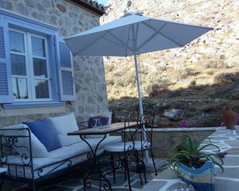 Cottage Nefeli Theoktista-Built By A Detached Stone House Near Sea Side - Hydra - Patio