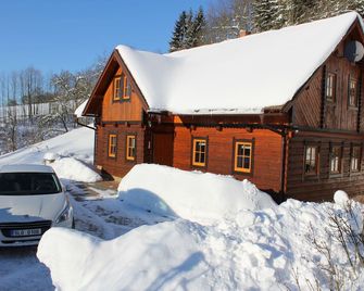 Wooden house in Bohemian Paradise - Turnov - Edificio