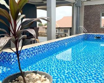 Camas Hotel & Suite Asero Abeokuta - Abeokuta - Piscina