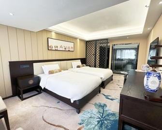 Guangdong Hotel-Free Shuttle during Canton Fair - גואנגג'ואו - חדר שינה