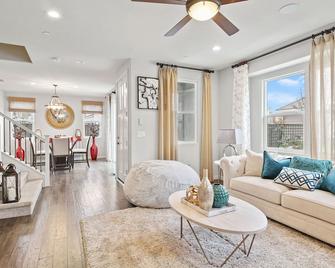A diamond in the rough - Rocklin - Living room