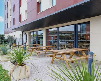 B&B HOTEL Toulouse Purpan Zénith - טולוז - פטיו
