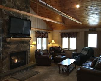 Adirondack luxury vacation - Eagle Bay - Living room