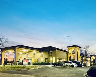 Luxury Inn & Suites - Selma - Bâtiment
