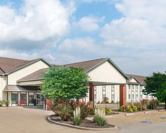 Ramada by Wyndham Springfield North - Springfield - Edificio