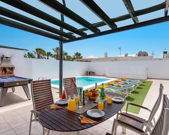 Villa Indigo by Villa Plus - Tías - Zwembad