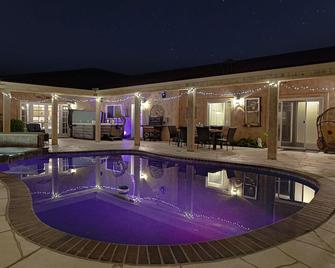 Private gated vineyard on Temecula wine trail - Pool, 24/7 Heated Spa, CLEAN! - Hemet - Басейн