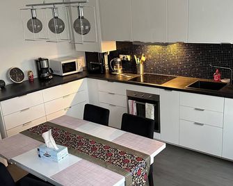 House in a Quiet Area of Town - Rennes - Kitchen