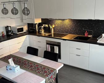 House in a Quiet Area of Town - רן - מטבח