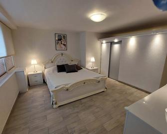 Lägenhet på landet nära stan - Jonsered - Habitación