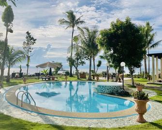 Cabilao Sunset Dive & Beach Resort - Loon - Piscina