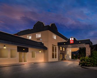 Best Western Plus Osoyoos Hotel & Suites - Osoyoos - Building