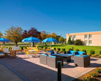 Fairfield Inn & Suites by Marriott Paramus - Paramus - Patio