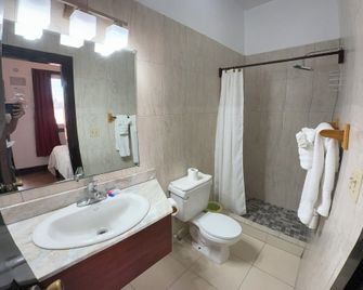 Serenade Hotel - Placencia