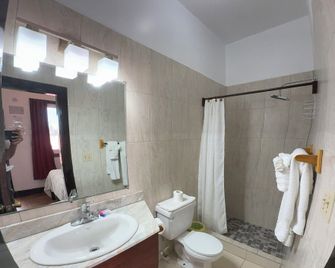Serenade Hotel - Placencia