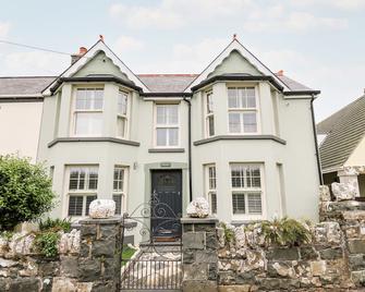 Dolwern - Newport - Budova