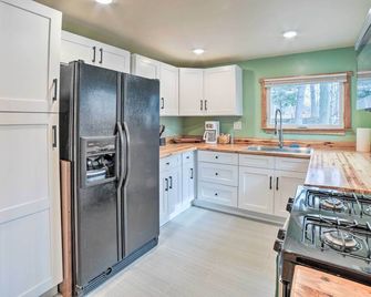 Indiana Vacation Rental Near Lake Michig - Valparaiso - Kitchen