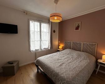 T2 rénové avec WiFi et parking à 200m des Thermes - FR-1-541-169 - La Roche-Posay - Ložnice