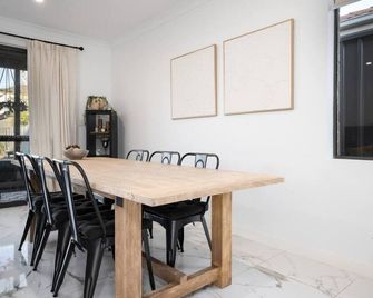 Modern house 2 story 4brs 3bath - Campbelltown - Dining room