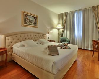 Best Western Hotel Globus City - Forlì - Camera da letto