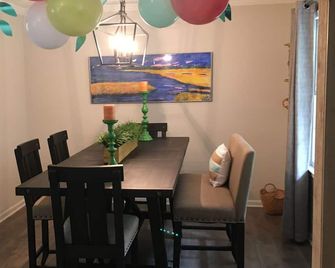 White House on a hill Pet f., close to wedding venues, Roswell, Milton & Canton. - Woodstock - Dining room