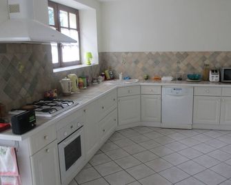 4 bed tastefully converted farmhouse in one of the sunniest most beautiful areas - La Caillère-Saint-Hilaire - Kitchen