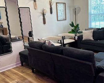 Tranquil 2-bedroom apartment in charming Allenhurst - Allenhurst - Sala de estar