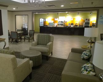 Holiday Inn Express & Suites Fayetteville-Univ Of Ar Area By IHG - Fayetteville - Edificio