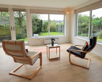 Pembroke, Family Friendly, With Open Fire In Cartmel - Grange-over-Sands - Living room