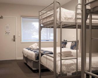 Leumeah Lodge - Canberra - Bedroom