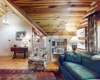Laurel Cabin - Cashiers - Living room