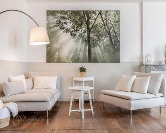 Awesome Home In Arthenac With Wifi - Archiac - Sala de estar