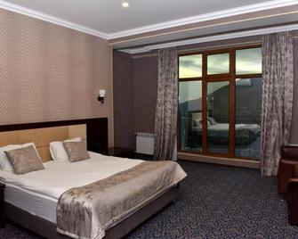 Ruma Qala Hotel - Sheki - Camera da letto