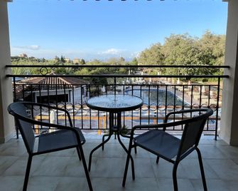 Oula Maisonettes Suites - Kavos - Balcony