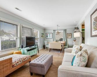 1470 Barbara - Mount Pleasant - Oturma odası
