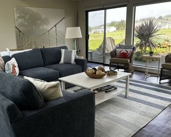 Pure Serenity at Harbour Sounds- open and airy. A quick walk to the beach - Bodega Bay - Obývací pokoj