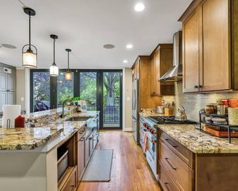 Spacious 3-bedroom Townhome - Washington, D.C. - Kjøkken