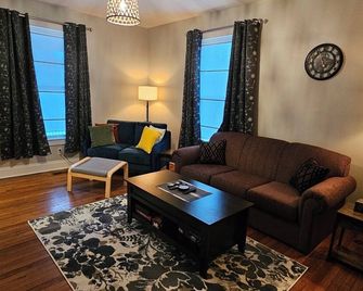 The Stirton House - Shelburne - Living room