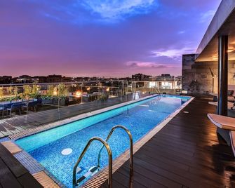 هوتل إستيلار بارك ديلا 93 - بوغوتا - حوض السباحة