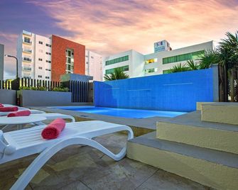 Wyndham Garden Cancun Downtown - Cancún - Pool