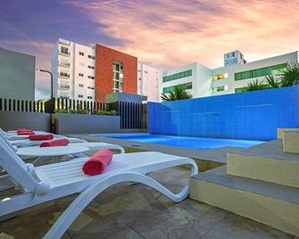 Wyndham Garden Cancun Downtown - Cancún - Piscina