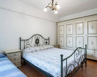 Bright Flat with Private parking! - Lucca - Bedroom
