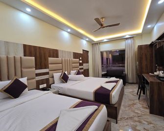 Elegant Beach Resort - Digha - Спальня