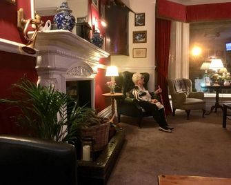 Cheshire Hospitality Ltd T/A Lennox Lea Studios & Apartments - Sale - Лаунж