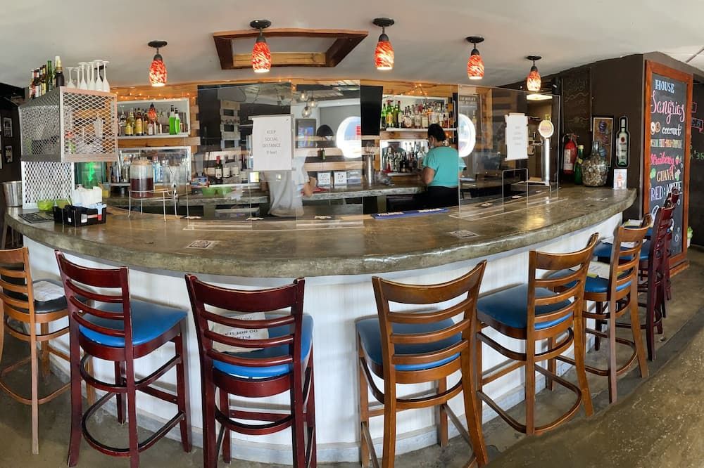 Coral by The Sea Hotel - San Juan - Bar
