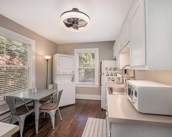 Carriage House in Historic Druid Hills Walking Distance to Emory University - Atlanta