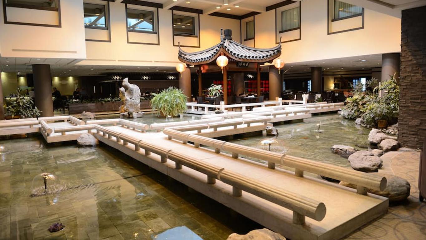 Holiday Inn Montreal Centreville Downtown By IHG