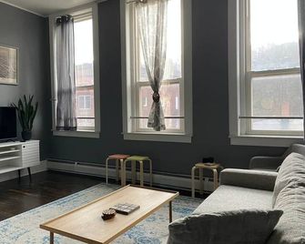 The Honesdale Loft - downtown historic Main St - Honesdale - Living room